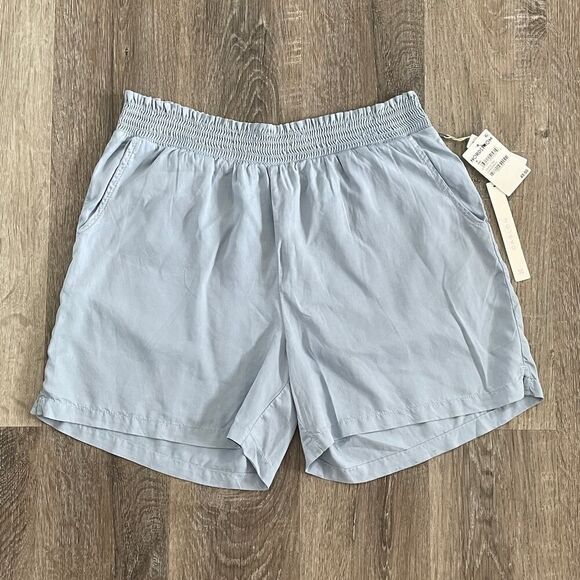 Caslon Pants - NWT Caslon Chambray Blue Shorts - Size: Medium